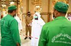 الرئيس العام يتفقد آلية توزيع عبوات زمزم على المصلين بالمسجد النبوي الشريف وفق الإجراءات الاحترازية