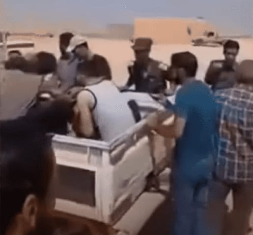 ليبيا : العثور على مهاجرين مصريين مقيدين بالسلاسل شرق البلاد