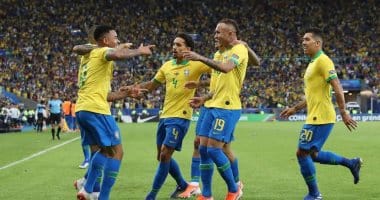 هاتريك نيمار يمنح البرازيل فوزًا مثيرا على بيرو