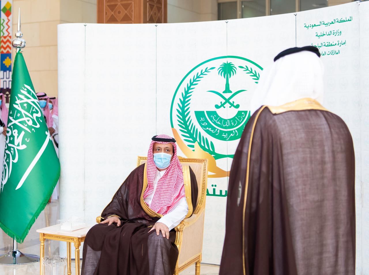 أمير منطقة الباحة يكرم اللجنة التنفيذية لمسابقة أسرة المنطقة