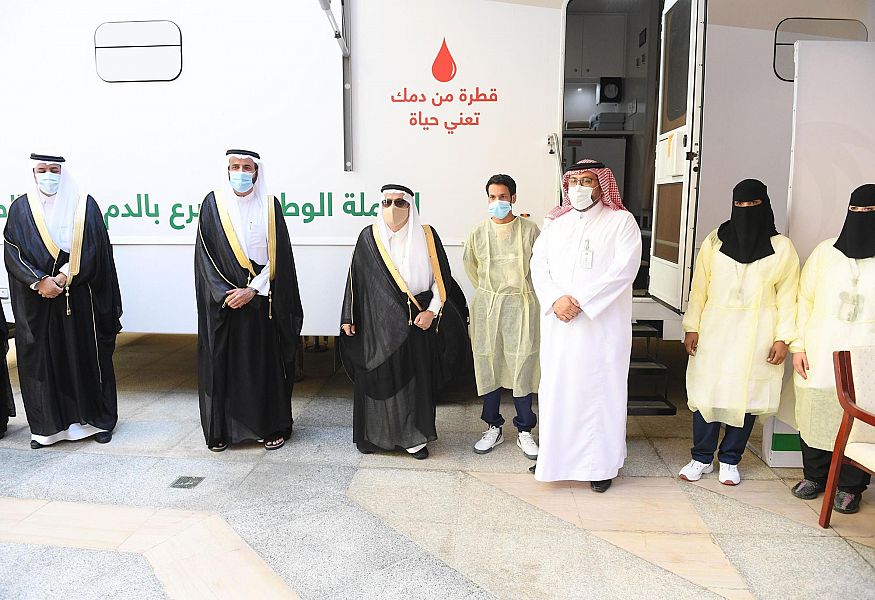 أمير منطقة الرياض يُدشن حملة 100 يوم للتبرع بالدم