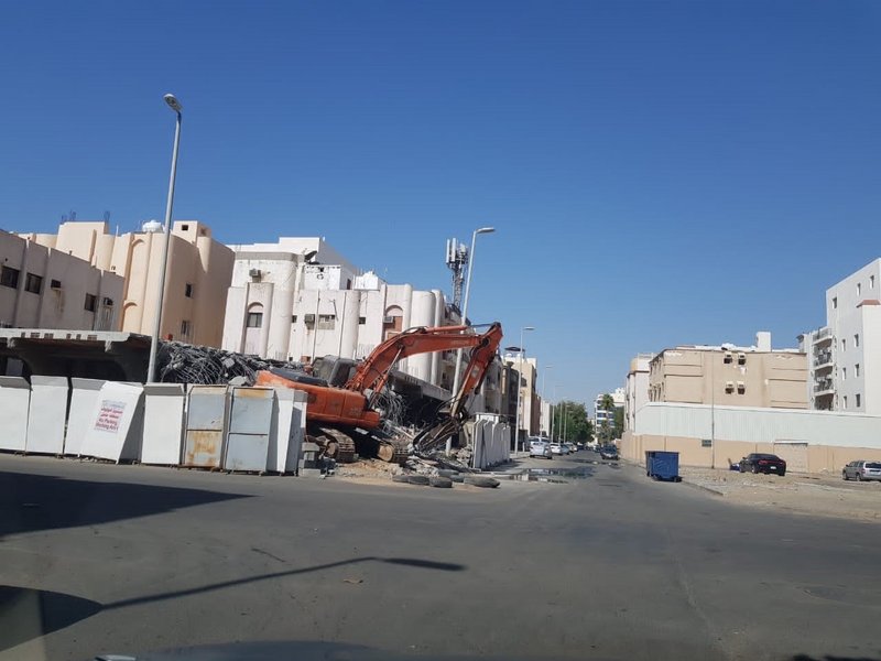 بلدية جدة” الجديدة تُلزم مواطن بإزالة مبنى مخالف للاشتراطات بحي الروضة