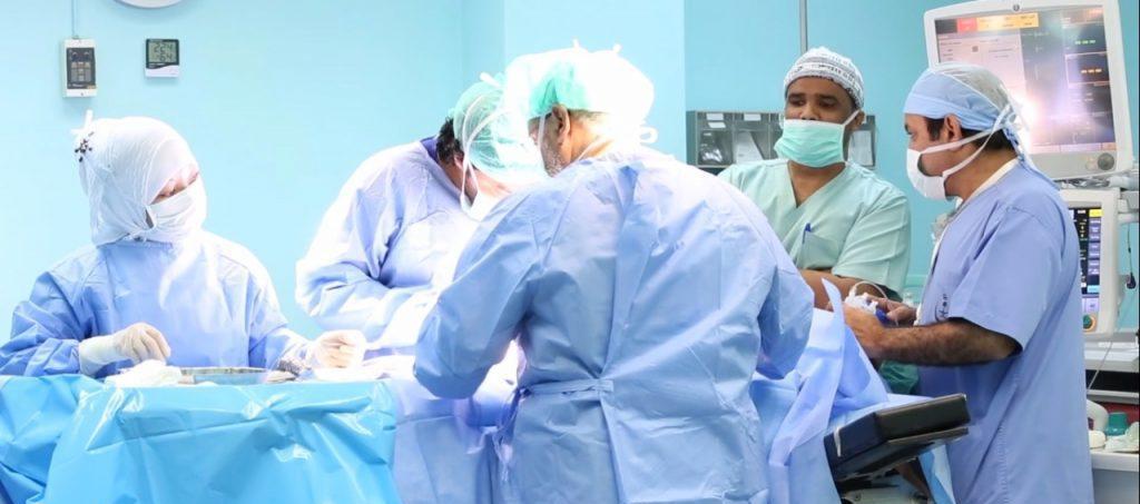 نجاح عملية ترميم كسر بمفصل الحوض الخلفي لثلاثيني بمستشفى أبو عريش العام
