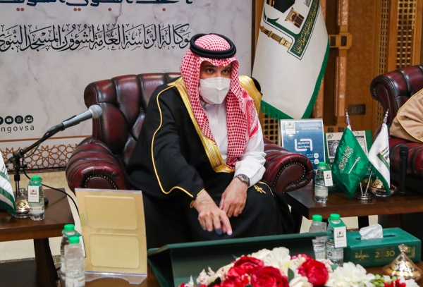  أمير المدينة المنورة يدشن المعرض الدائم للمخطوطات النادرة في المسجد النبوي الشريف