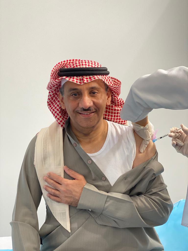 رئيس جامعة الملك سعود يتلقى الجرعة الثانية من لقاح كورونا
