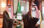 الأمير محمد بن عبدالعزيز يتسلم تقرير توطين وظائف جامعة جازان