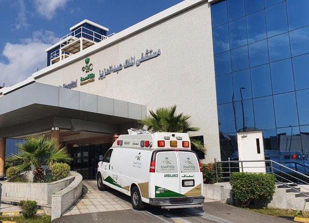 عملية “5 ساعات” تنقذ مقيمًا من بتر يده بمستشفى الملك عبد العزيز 