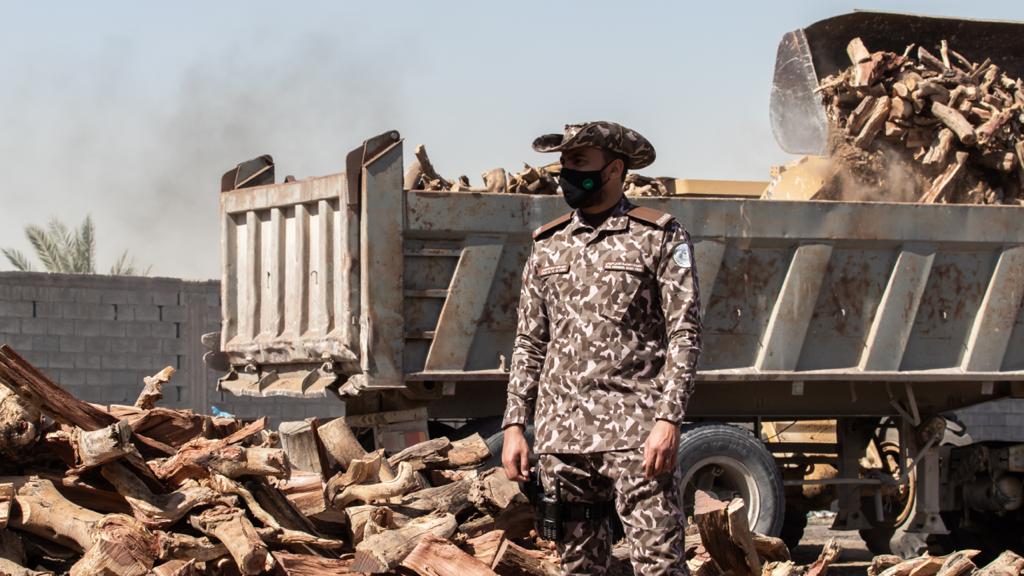 القوات الخاصة للأمن البيئي تضبط أكثر من 120 طناً من الحطب المعروض للبيع في مدينة الرياض