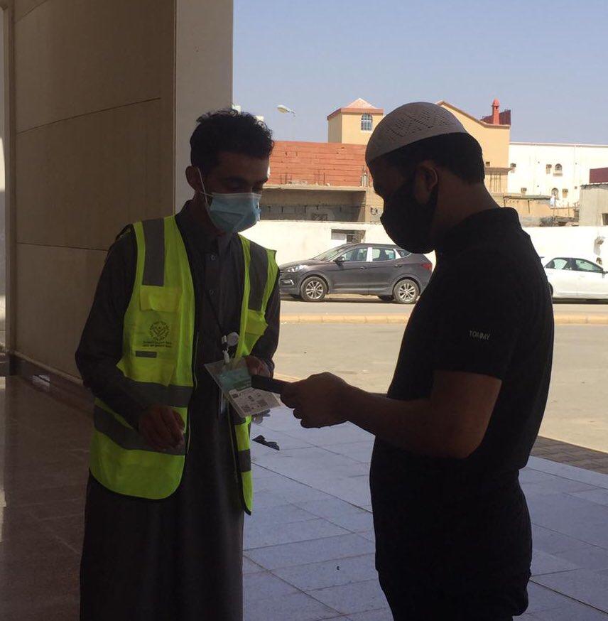 فريق الخير التطوعي ببيش ينفذ حملة تطبيق الاجراءات الاحترازية بالجوامع
