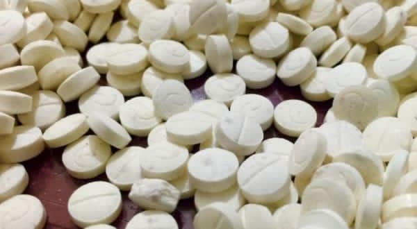 المديرية العامة لمكافحة المخدرات تحبط محاولة تهريب 10,948,000 قرص إمفيتامين مخفية داخل شحنة إطارات