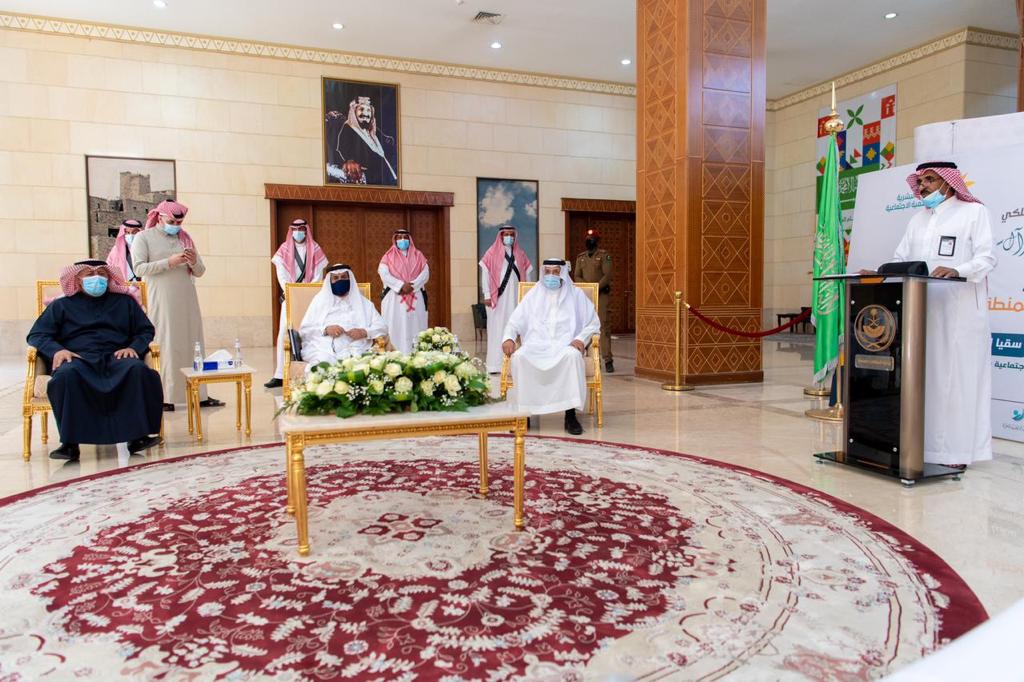 أمير الباحة .. يدشّن مبادرات الصندوق المجتمعي بالمنطقة