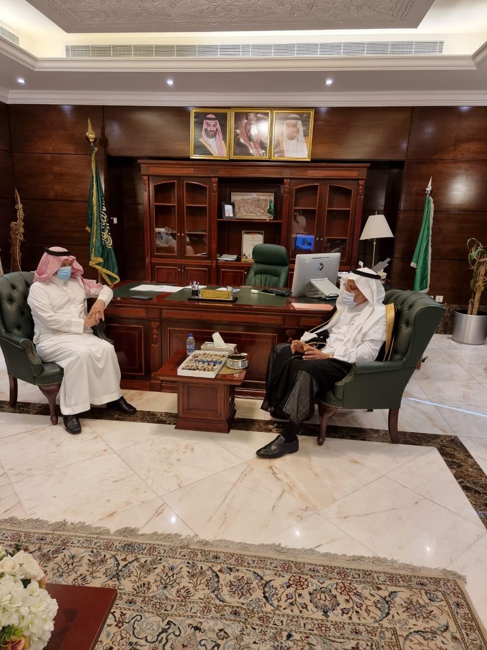 الطيب ” يلتقي بمدير عام فرع وزارة الموارد البشرية في مكة