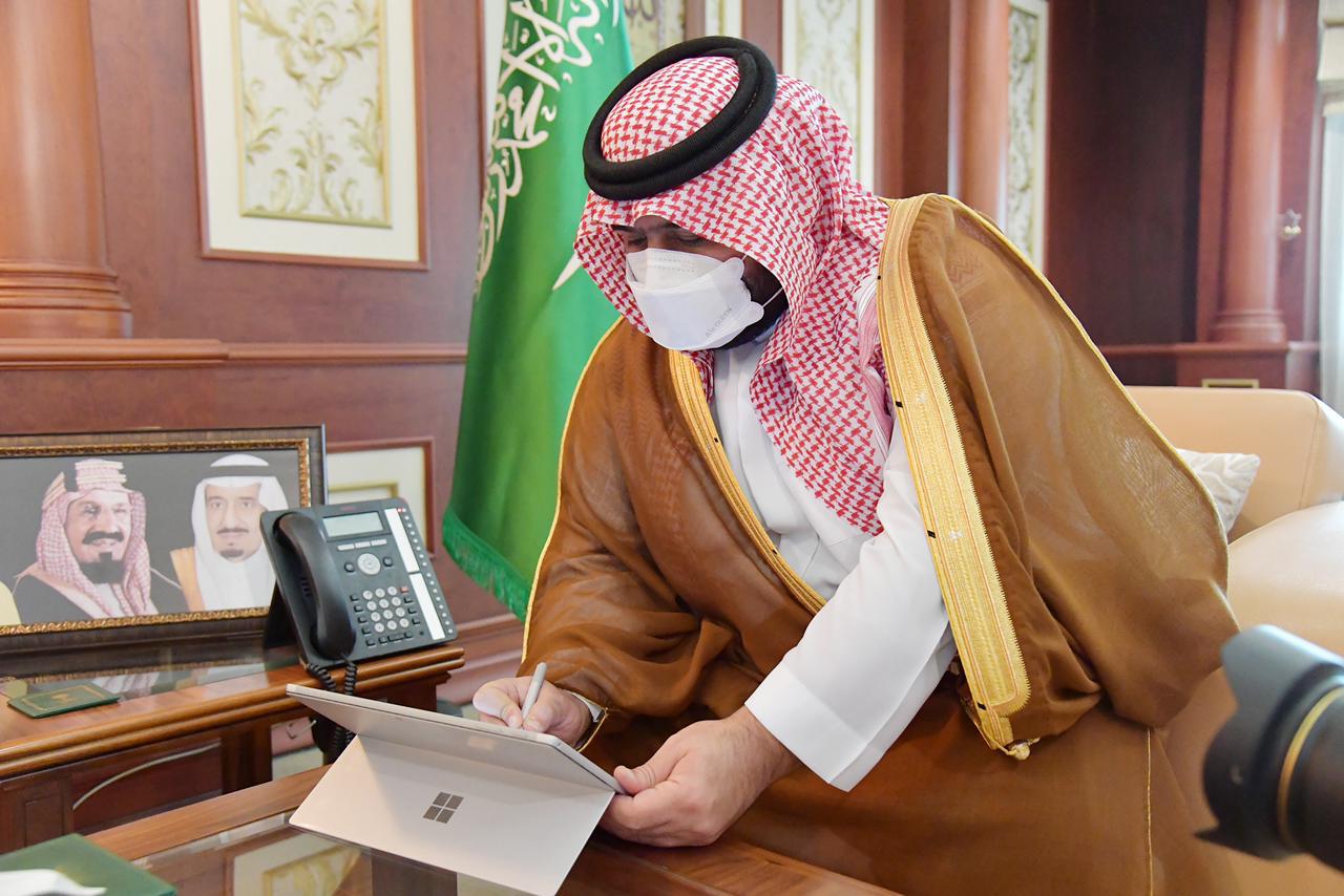 الأمير محمد بن عبدالعزيز يُدشن حملة جامعة جازان لمواجهة التطرف الفكري