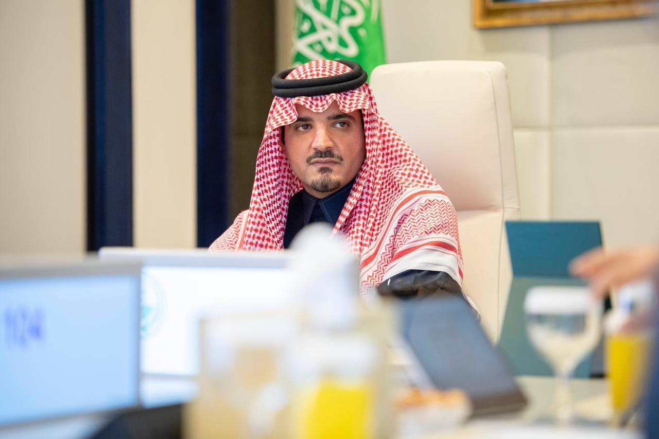 الأمير عبدالعزيز بن سعود يرأس اجتماع لجنة الحج العليا