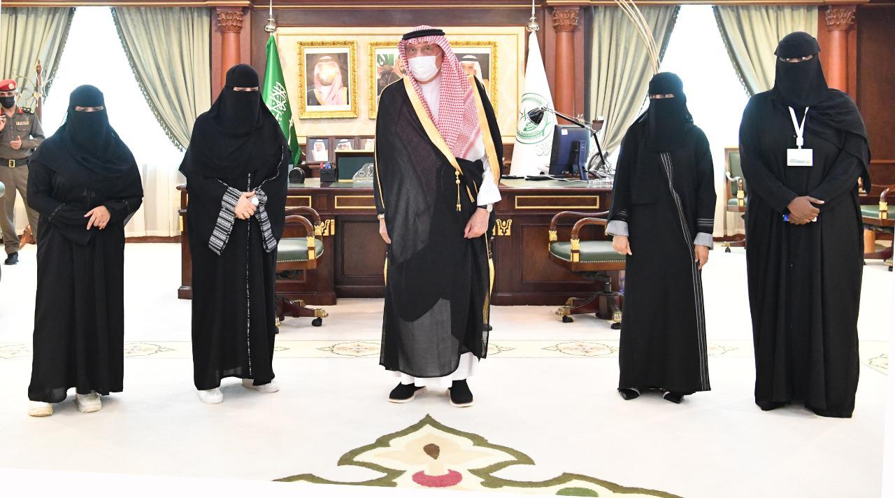 الأمير محمد بن ناصر يلتقي رئيسة وعضوات مجلس إدارة جمعية بنات الوطن