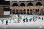 الرئاسة العامة توزع (12) ألف مظلة على المصلين والعاملين في المسجد الحرام