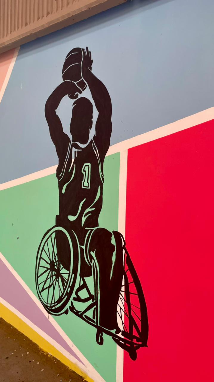 رسومات جدارية تحفز الرياضيين وذوي الإعاقة بجدة