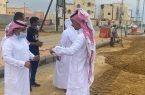 رئيس بلدية أبوعريش… يتجول على المواقع التي تضررت بسبب الحالة المطرية
