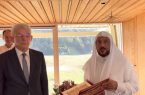 “آل الشيخ” يهدي نسخة من المصحف لرئيس البوسنة