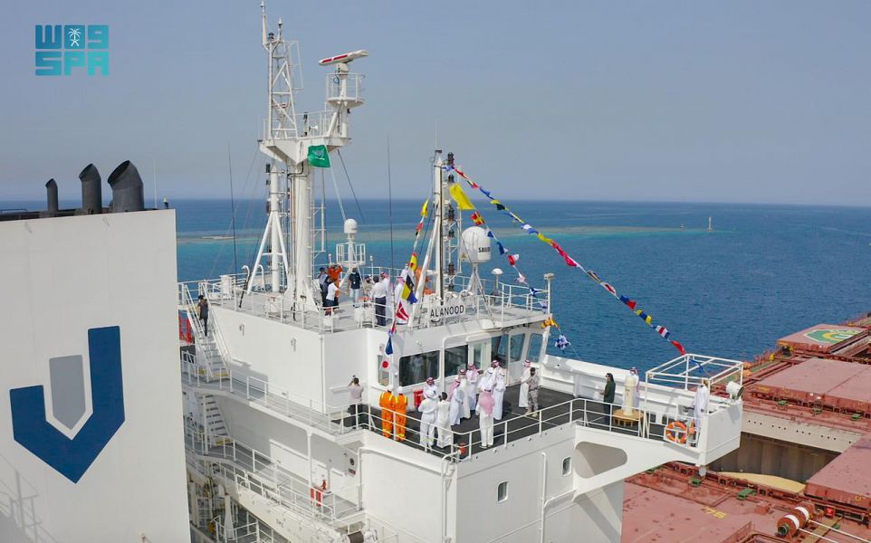 رفع العلم السعودي على الناقلة البحرية الجديدة “العنود”