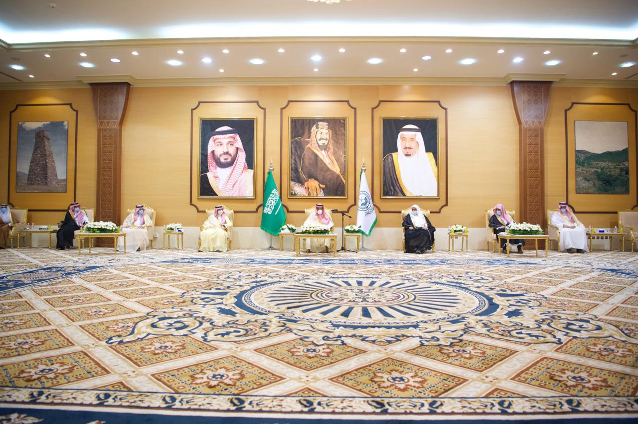 الأمير حسام بن سعود يستقبل مدراء الإدارات الحكومية بمنطقة الباحة