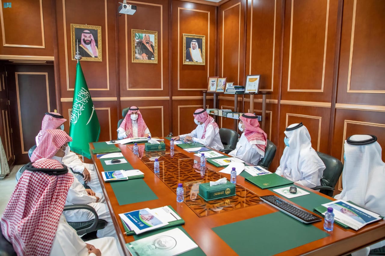 الأمير فيصل بن فهد يستقبل رئيس جامعة حائل