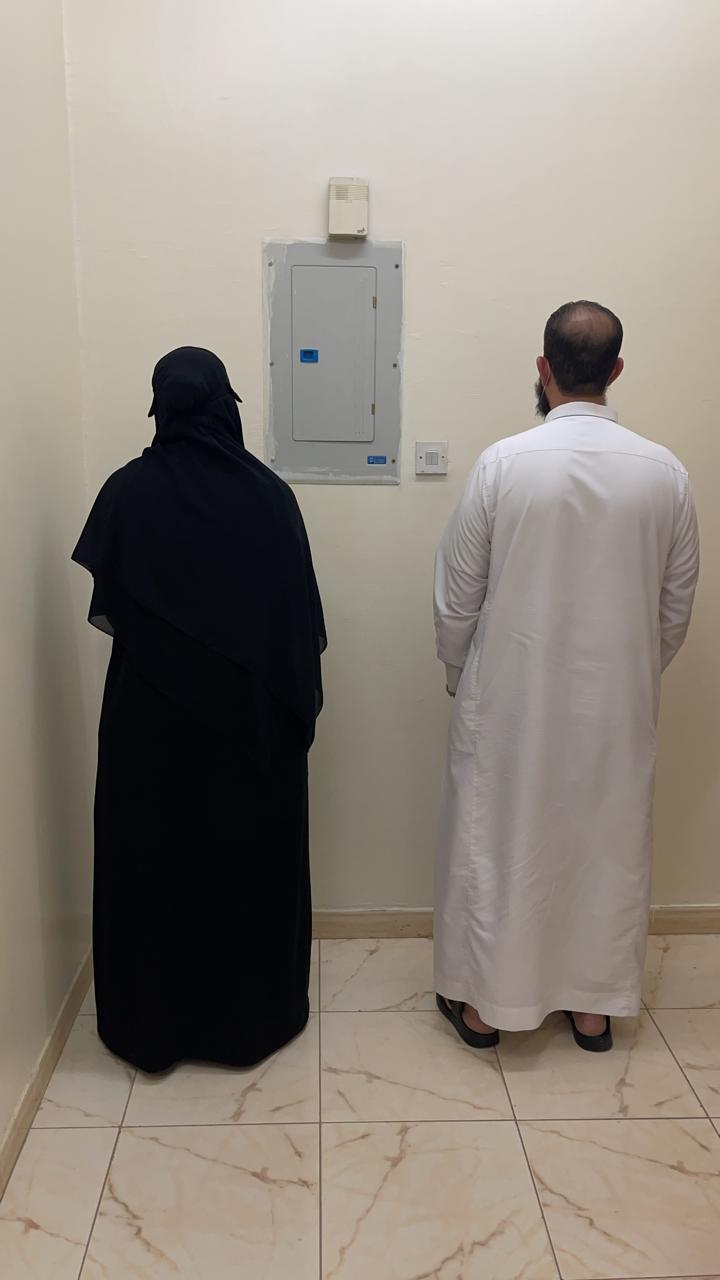 “صحة الرياض” تضبط وافد ووافدة يمارسان الحجامة في موقع مخالف