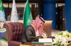 نائب وزير الدفاع يتفقد قيادة القوات الجوية الملكية السعودية