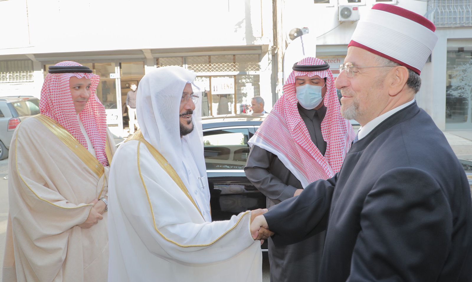 وزير الشؤون الإسلامية يرفع الشكر والتقدير لمقام الملك وولي العهد على الدعم والمساندة