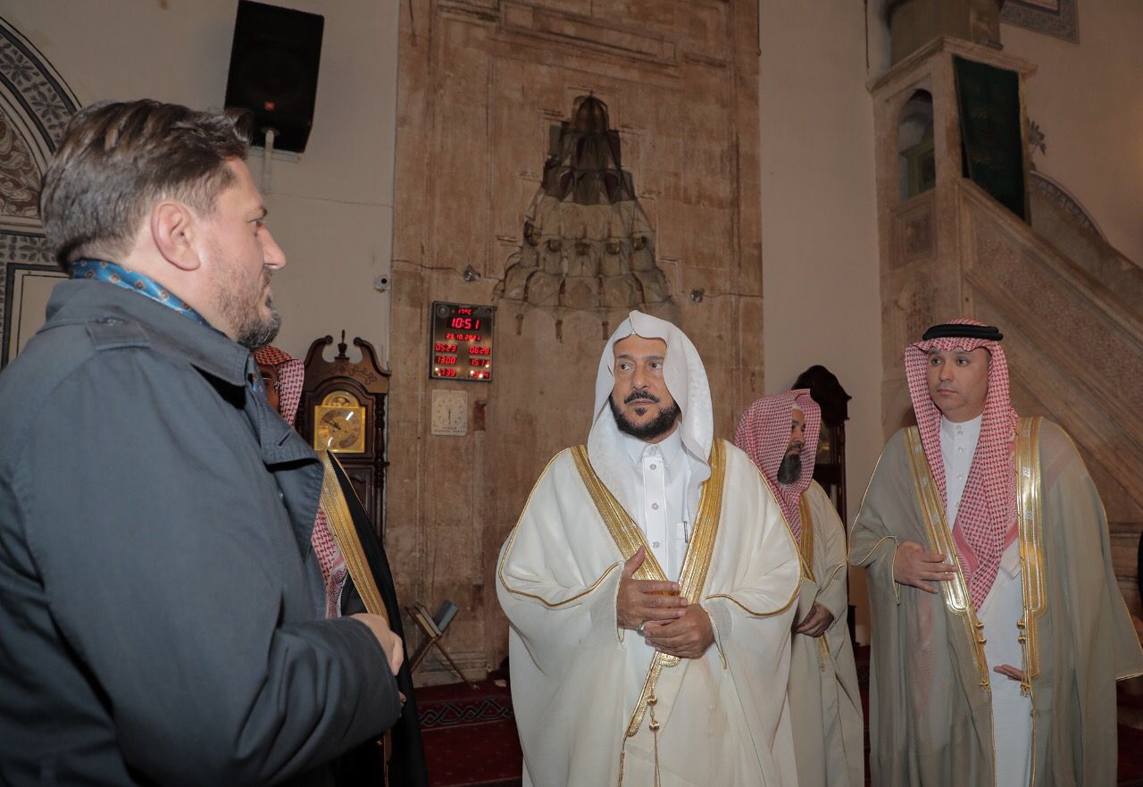وزير الشؤون الإسلامية يزور عدداً من المساجد التاريخية بالعاصمة الكوسوفية