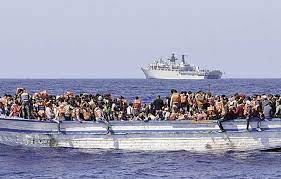 إنقاذ 235 مهاجراً غير شرعي من الغرق في ليبيا