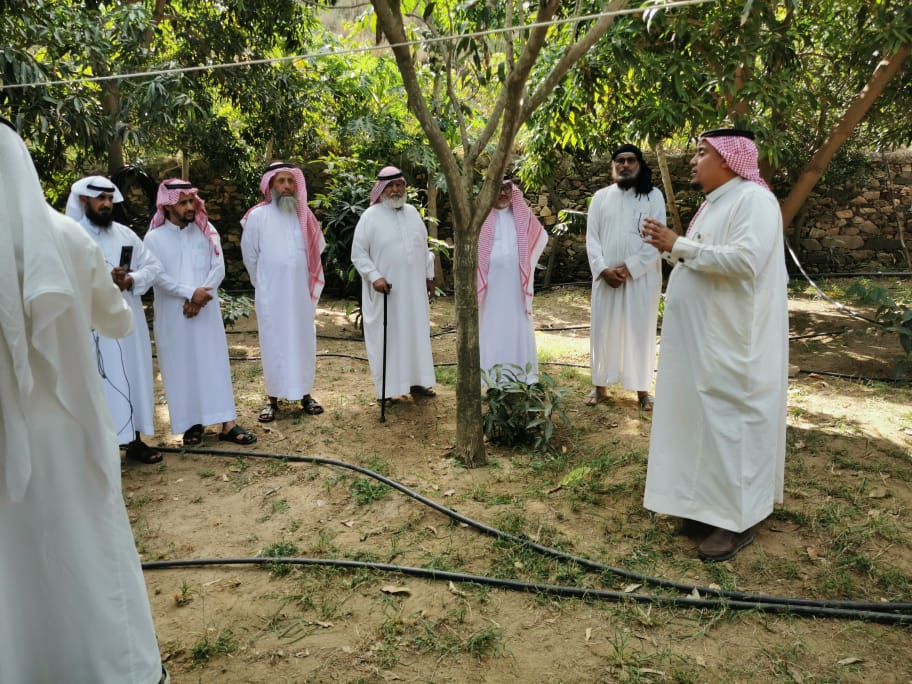 “آل عطيف” يوجه بإقامه برنامج إرشادي لمزارعي محافظة فيفاء