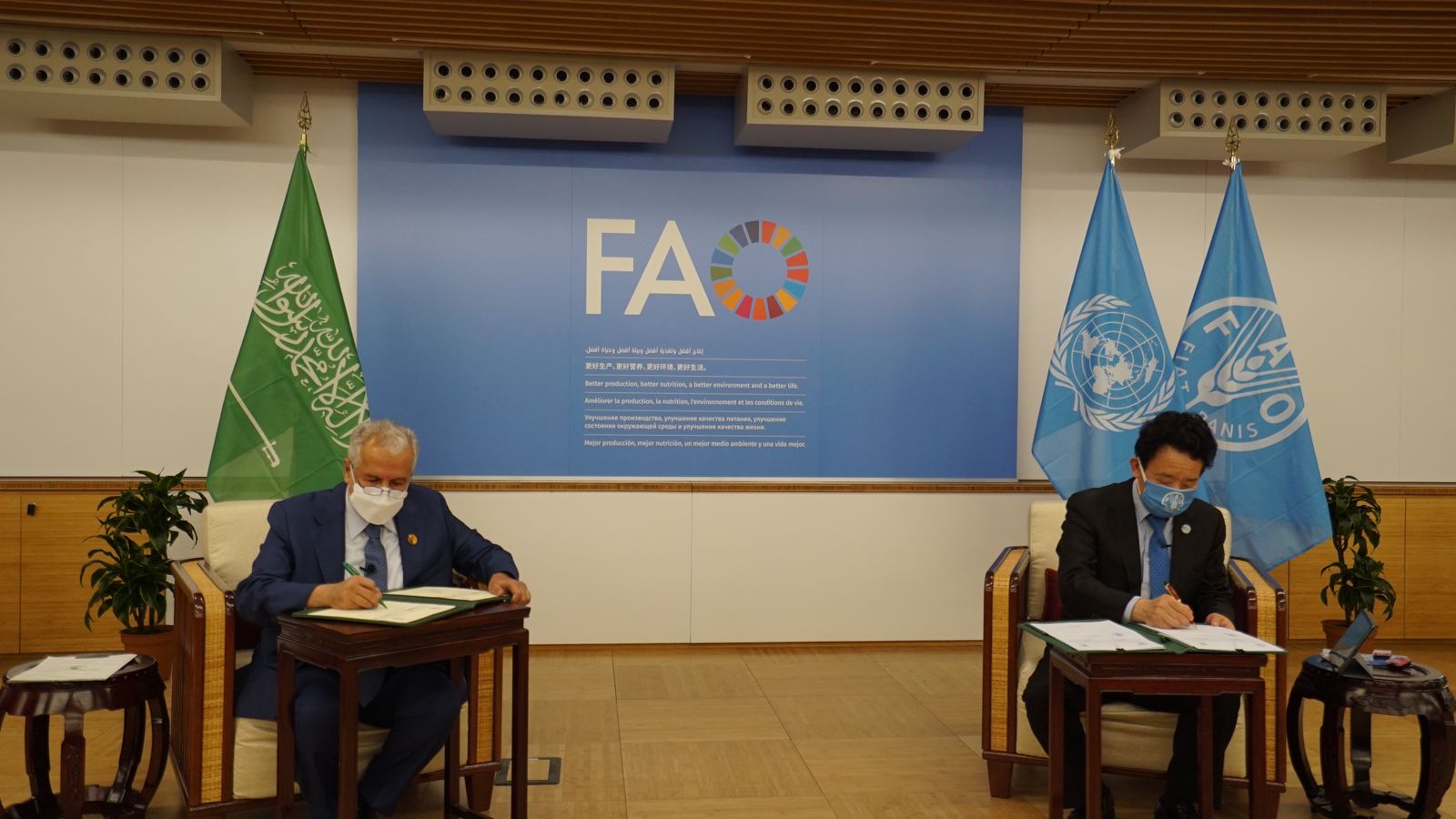 د. الربيعة يوقع اتفاقيتين مشتركتين مع منظمة الأغذية والزراعة للأمم المتحدة (الفاو) في روما