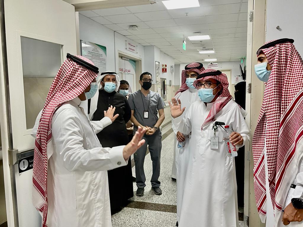 مدير عام المستشفيات بوزارة الصحة يزور مستشفى بيش العام