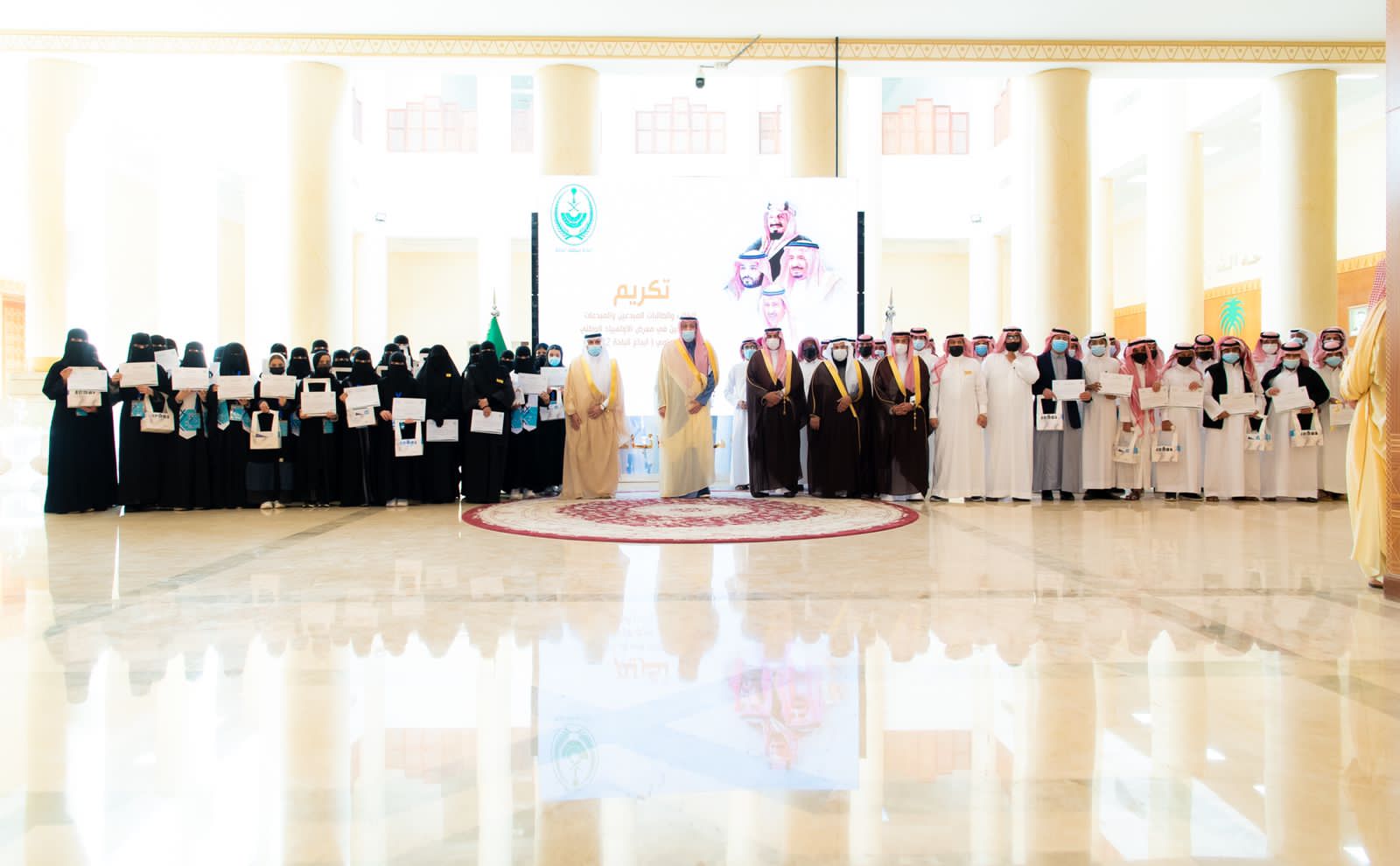 أمير منطقة الباحة يستقبل الطلاب والطالبات المشاركين في معرض الابداع
