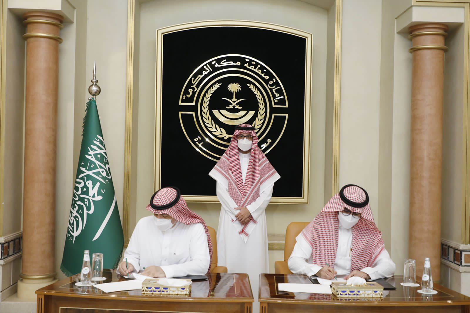 الأمير سعود بن جلوي يشهد توقيع اتفاقية بين وزارة الرياضة وأمانة جدة