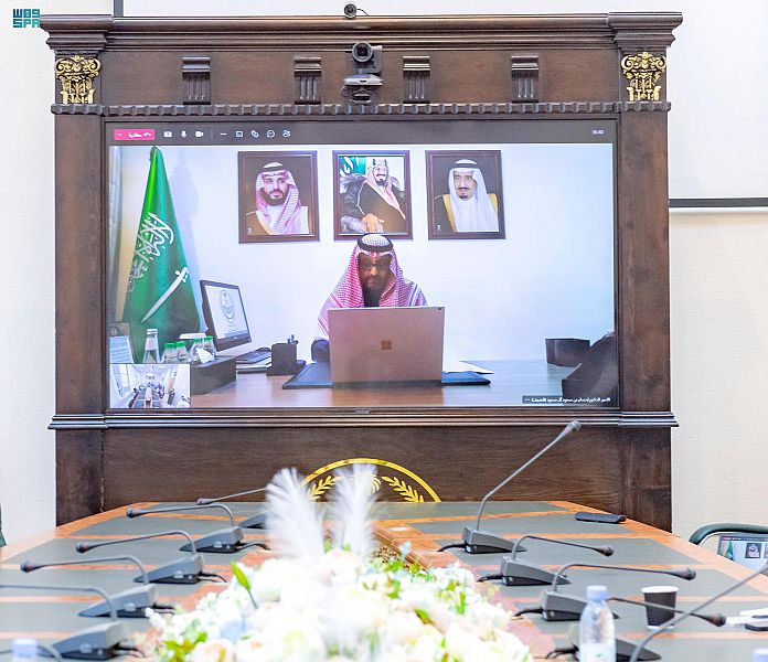 أمير الباحة يرأس اجتماع مناقشة الفرص الاستثمارية بالمنطقة