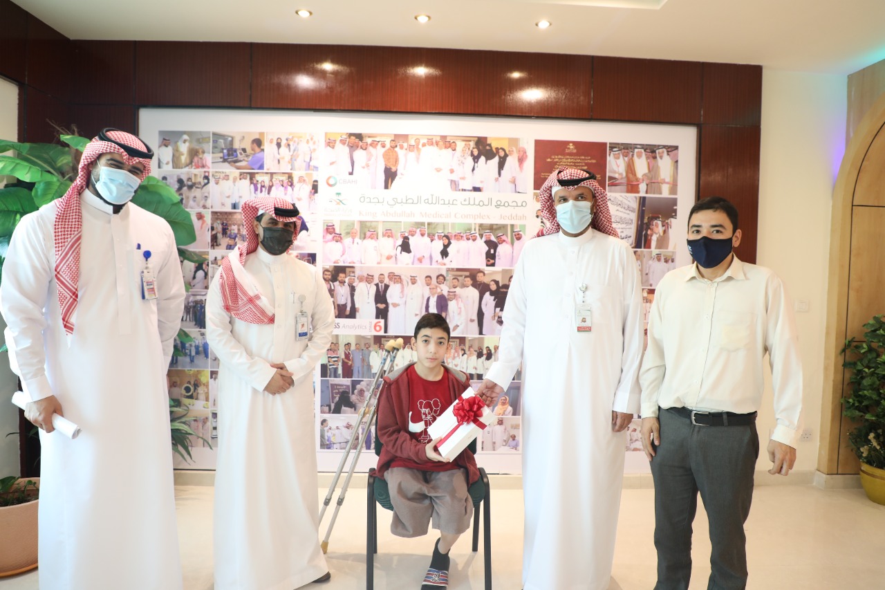 “إجتماعية” مجمع الملك عبدالله الطبي في جدة تُنهي معاناة شاب 