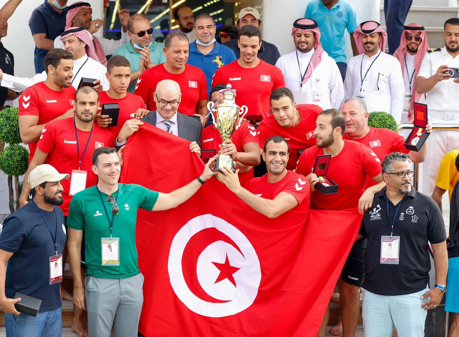 منتخب تونس يحقق كأس بطولة كرة الماء الشاطئية الدولية الأولى بجدة