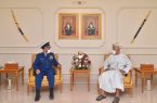 رئيس هيئة الأركان العامة يصل إلى سلطنة عمان