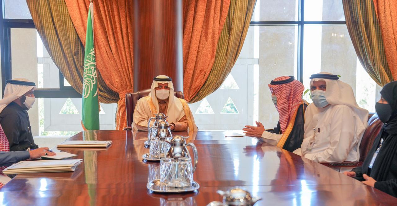 أمير تبوك يستقبل الأمين العام لمؤسسة الملك عبدالعزيز ورجاله للموهبة والإبداع