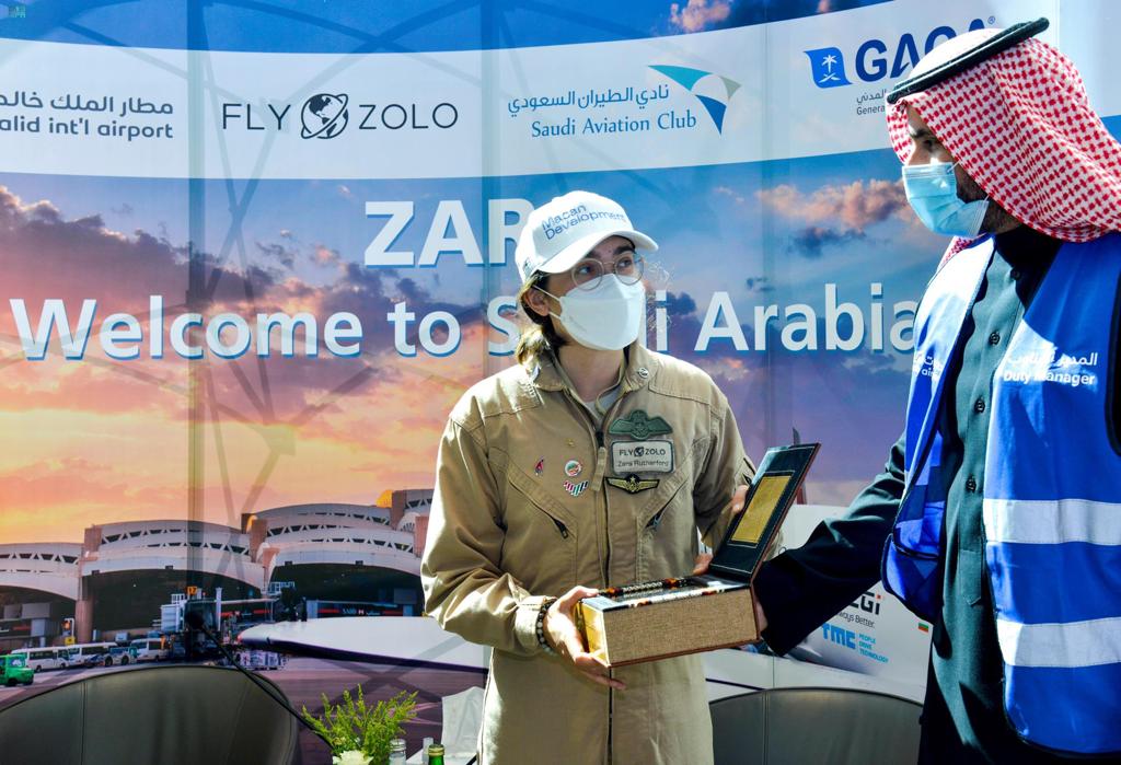 ” الرياض” تستقبل أصغر امرأة تقوم برحلة طيران انفرادي حول العالم