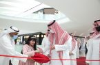 الأمير سعود بن جلوي يفتتح معرض “ريشة طيف”