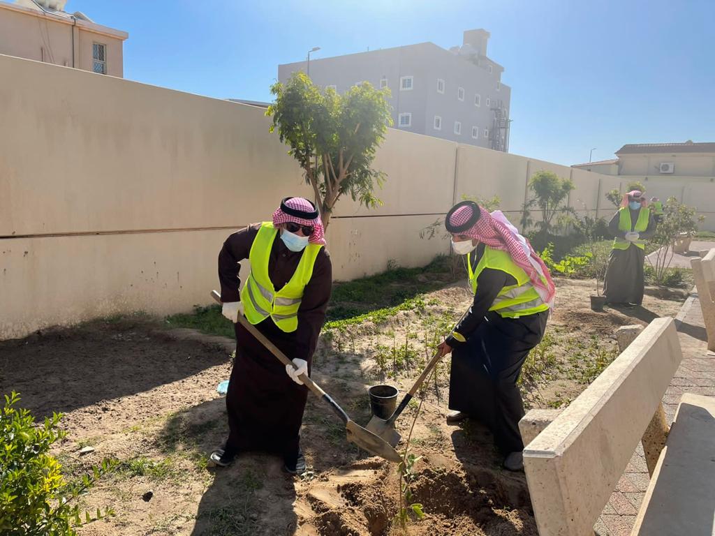 بلدية الخفجي تطلق حملة ضمن ” مبادرة السعودية خضراء”
