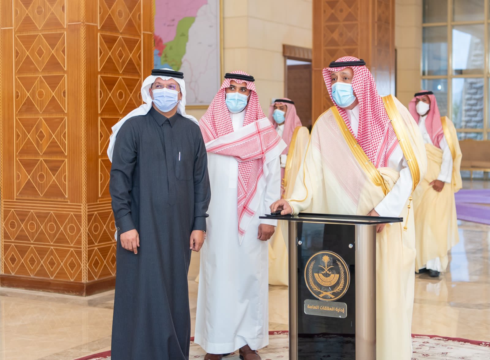 أمير الباحة يستقبل مدير الشرطة وعدد من القيادات الأمنية بالمنطقة