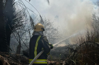 مدني دومة الجندل يسيطر على حريق مزارع نشب بعدة مواقع