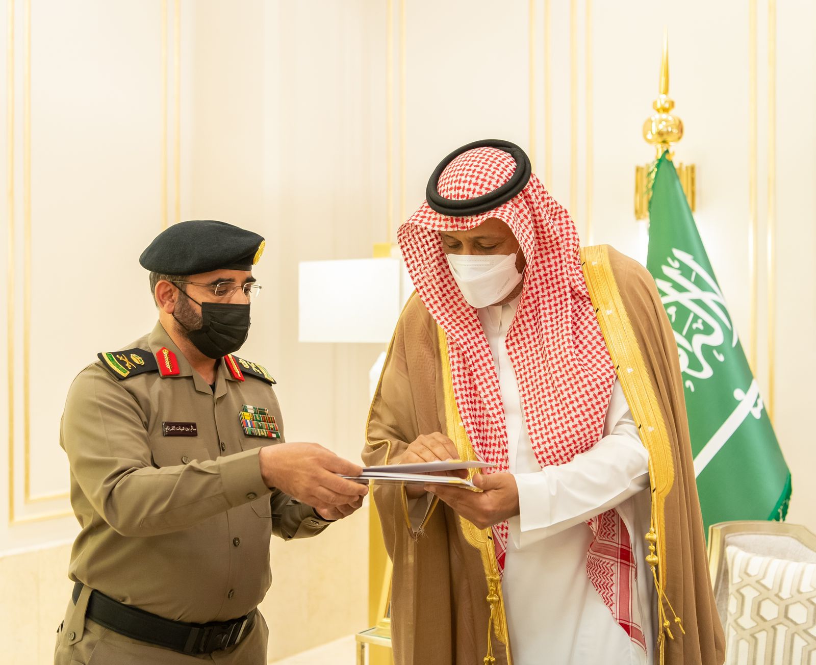 أمير منطقة الباحة يستقبل مدير شرطة المنطقة وعدد من القيادات الامنية