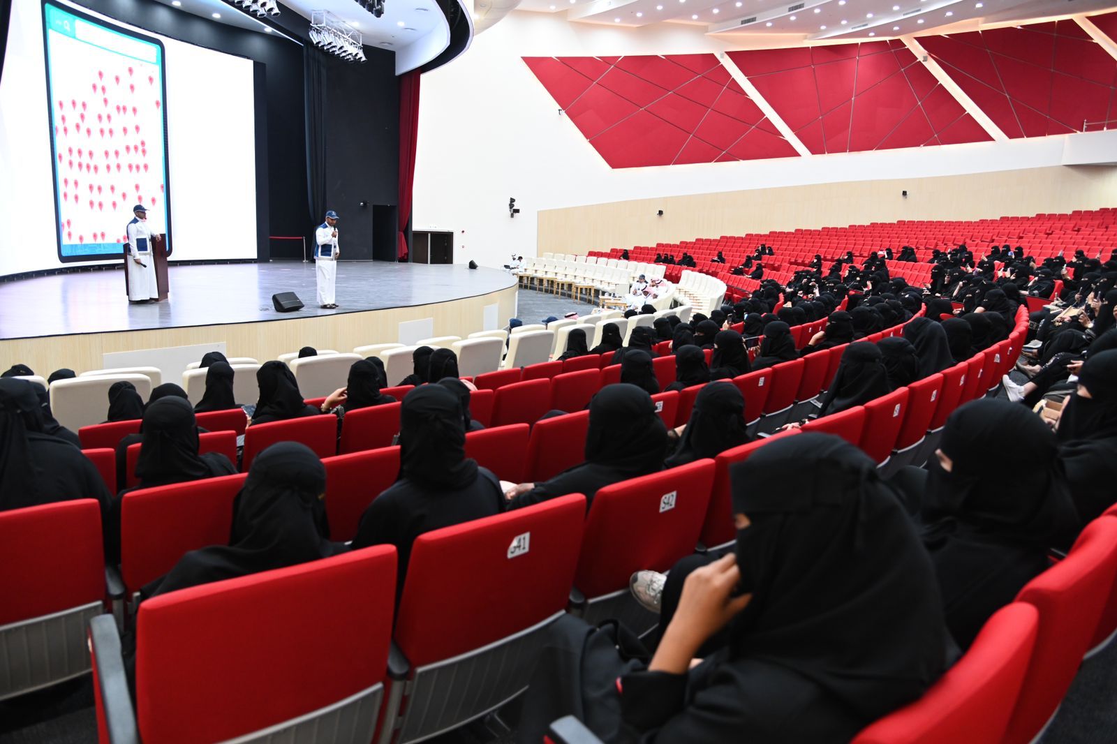 المرأة شريك رئيسي ضمن برنامج تعداد السعودية 2022 بجـــازان