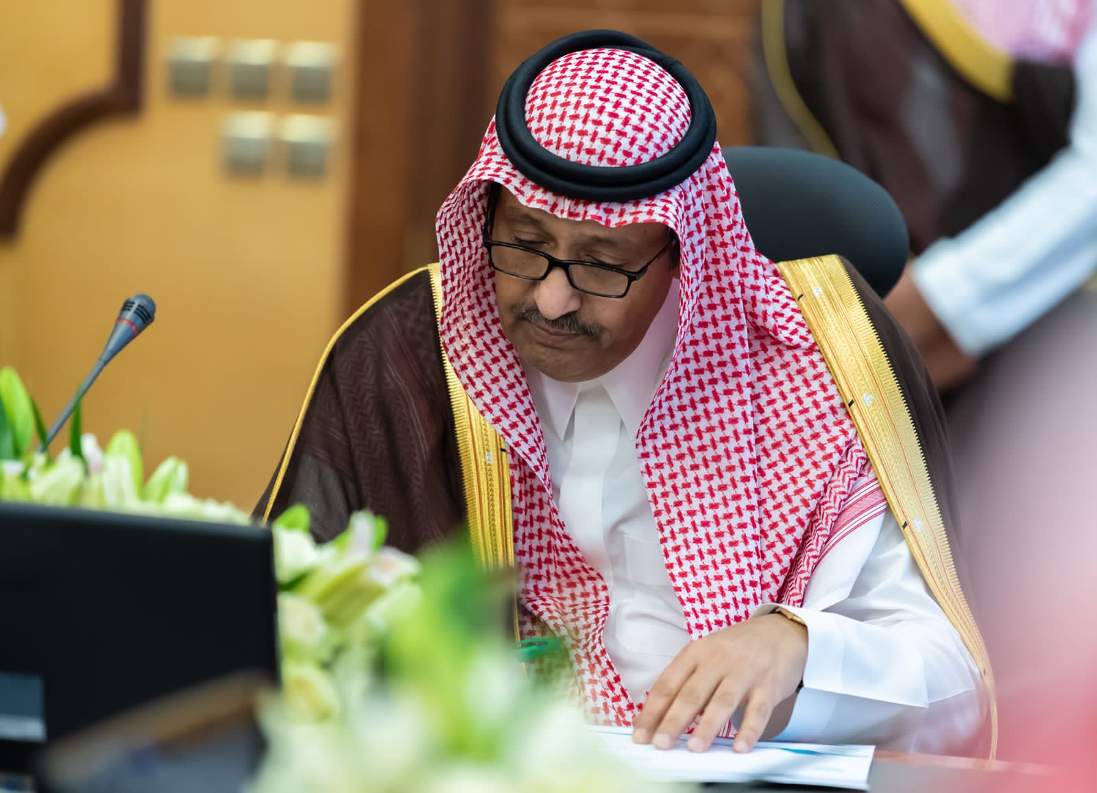 أمير منطقة الباحة يترأس اجتماع مناقشة مشاريع الأمانة