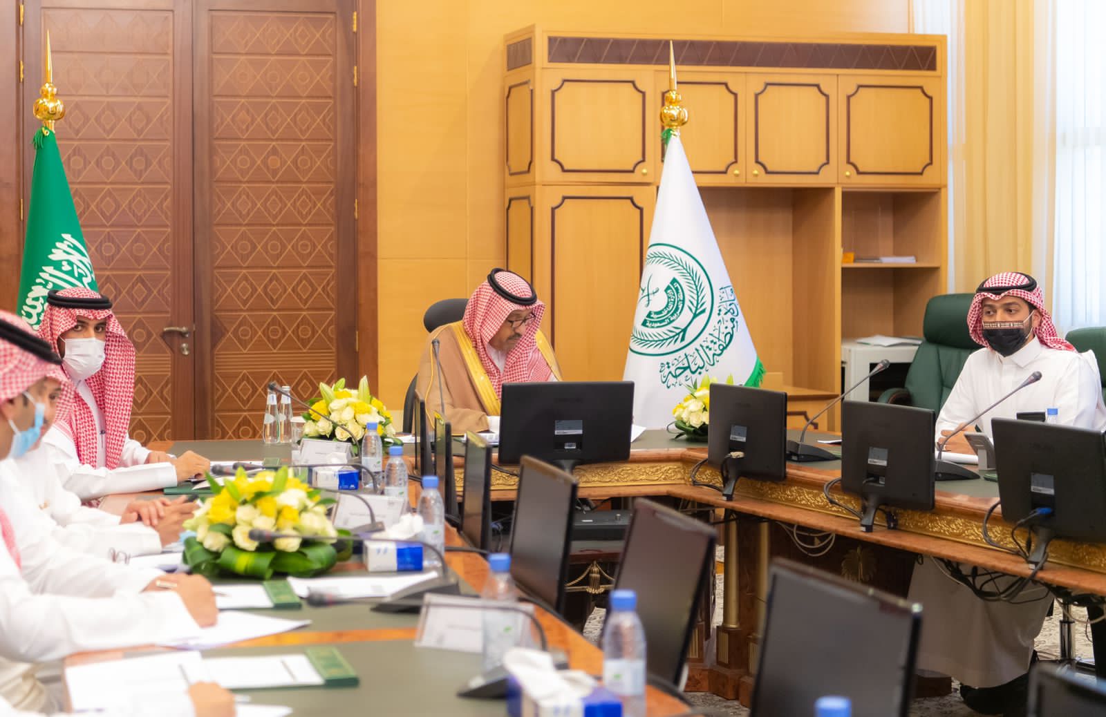 أمير الباحة يرأس اجتماع مناقشة مشاريع وزارة الداخلية بالمنطقة